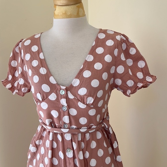 NWT! ESTHER Size 8 dusky rose polka dot front button puff sleeve linen dress - Picture 2 of 9